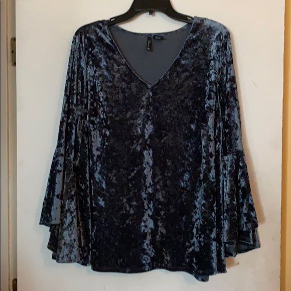 new directions Tops - New Directions 2x navy bell sleeve
